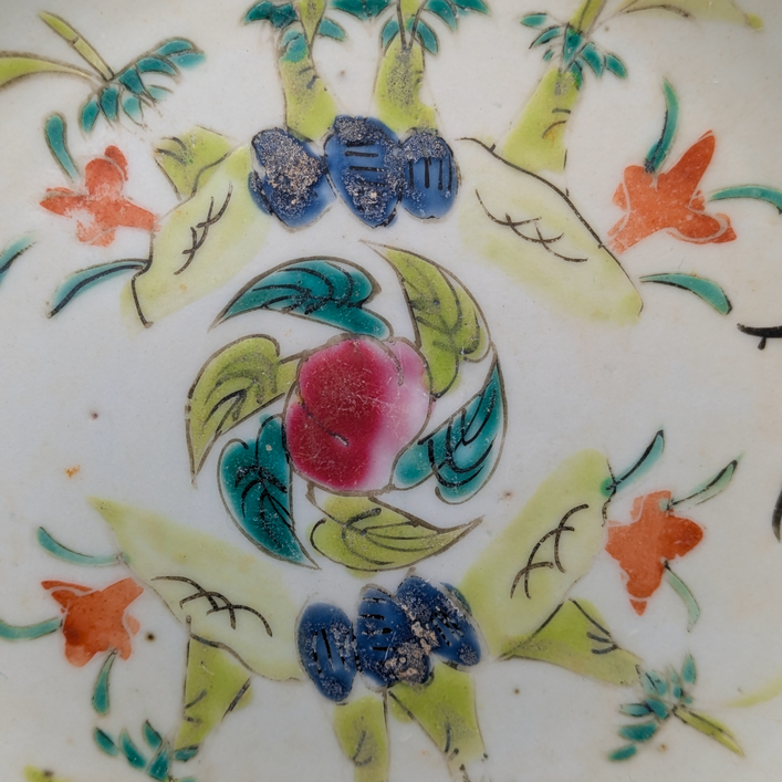 Platito Famille Rose Cantonés, China, Periodo Tongzhi (1861-1875)