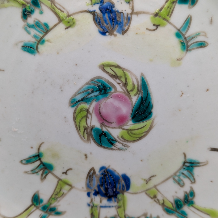 Platito Famille Rose Cantonés, China, Periodo Tongzhi (1861-1875)