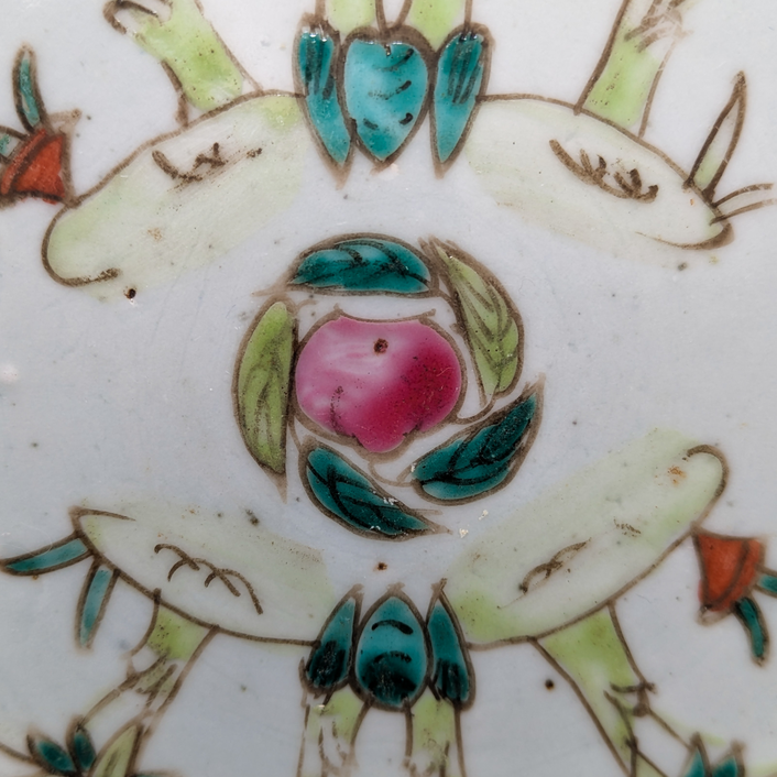 Platito Famille Rose Cantonés, China, Periodo Tongzhi (1861-1875)