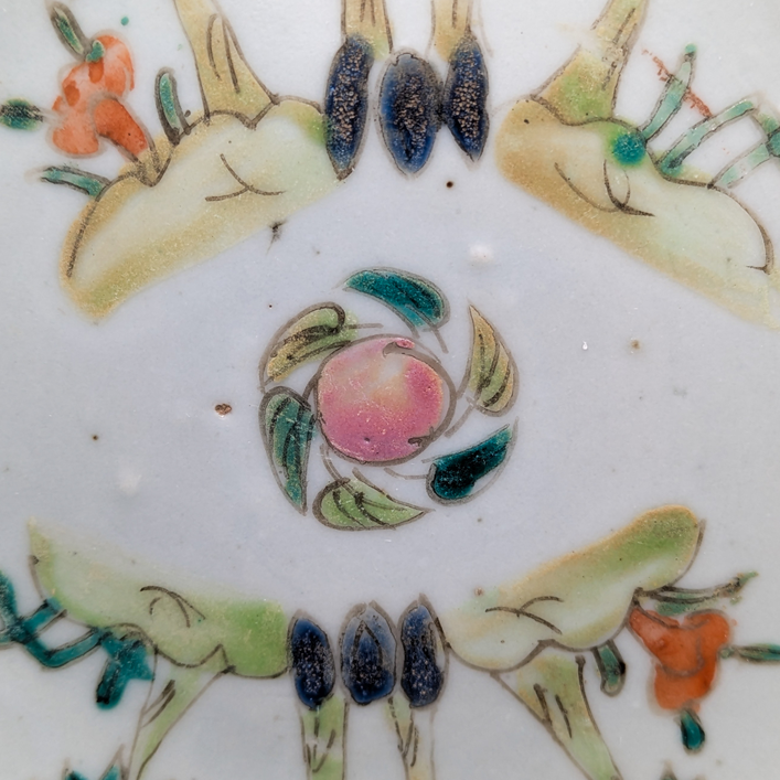 Platito Famille Rose Cantonés, China, Periodo Tongzhi (1861-1875)