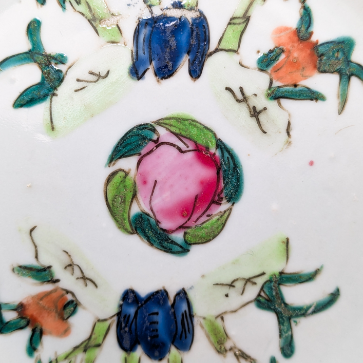 Platito Famille Rose Cantonés, China, Periodo Guangxu (1875-1908)