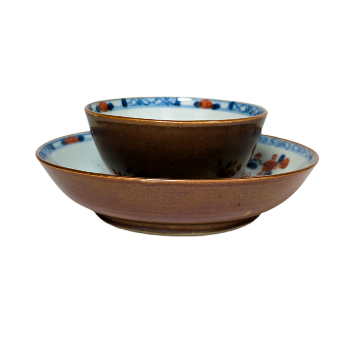 Plato y Copa Imari café, China, Dinastía Qing, Periodo Kangxi (1662-1722)