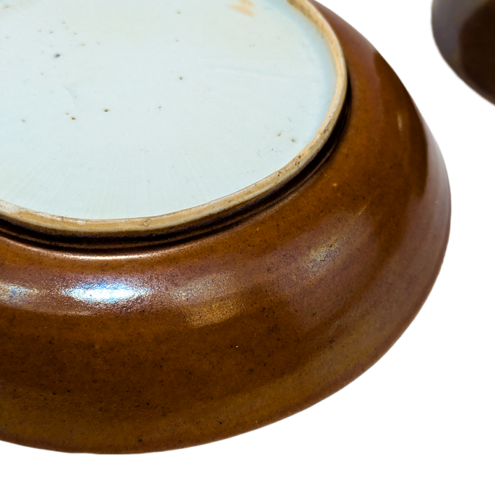 Plato y Copa Imari café, China, Dinastía Qing, Periodo Kangxi (1662-1722)