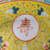 Plato Famille Jaune Wan Shou Wu Jiang, China, Dinastía Qing, Periodo Guangxu (1875-1908)