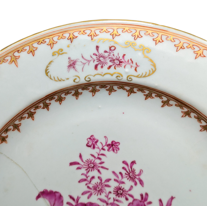 Plato Compania de Indias rosa y Dorado, China, Periodo Qianlong (1736-1795)