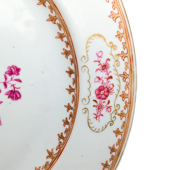 Plato Compania de Indias rosa y Dorado, China, Periodo Qianlong (1736-1795)