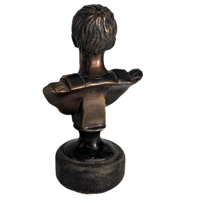 LOTE000526_02-1.png Busto de Julio César sobre base de madera c.1950