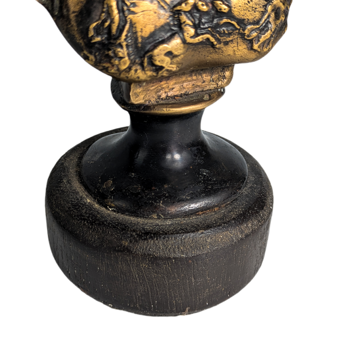 LOTE000526_05-1.png Busto de Julio César sobre base de madera c.1950