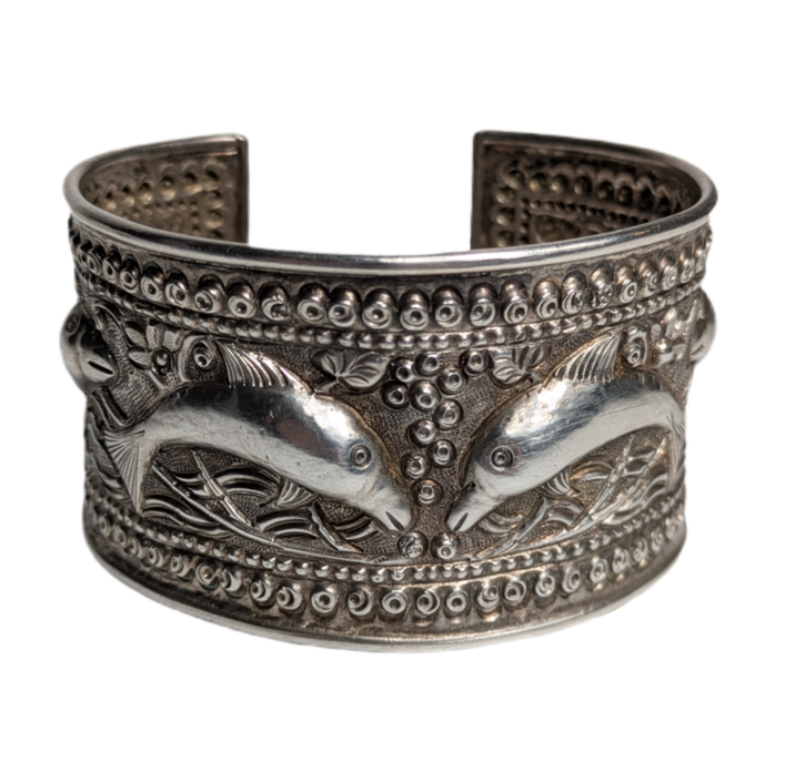 Brazalete de Plata 925 Tibetana repujada con Delfines