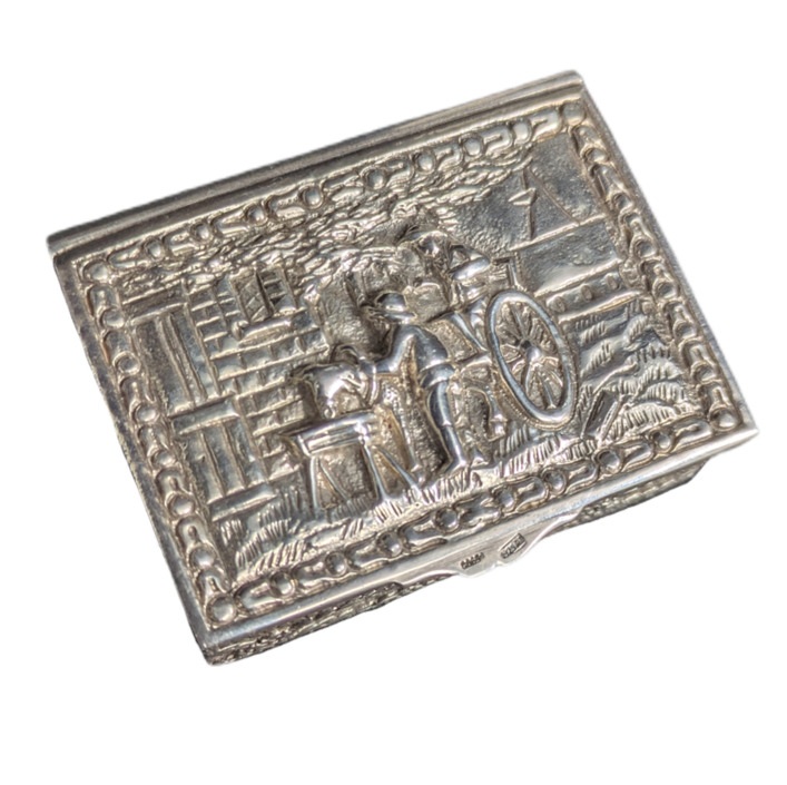Caja plata Española con Vermeill escena rústica 56g