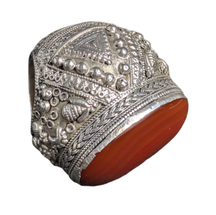 Anillo de plata tribal Kuchi con Ágata roja
