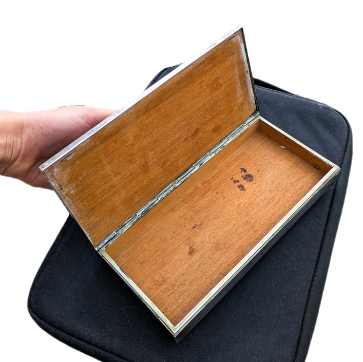 LOTE000583_04-1.png Caja purera de plata de ley esmaltada Masriera y Carreras 518g