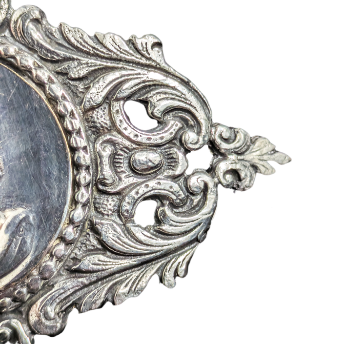 LOTE000588_03-1.png Broche estilo neoclásico con Dios apolo