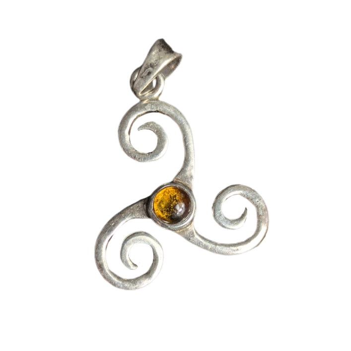 Colgante de trisquel celta de plata con ámbar