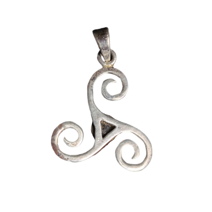 Colgante de trisquel celta de plata con ámbar