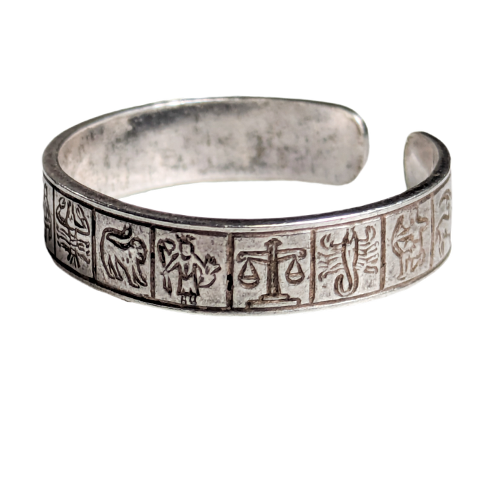 LOTE000599_02-1.png Anillo de plata signos del zodiaco, Noruega, punzón 830