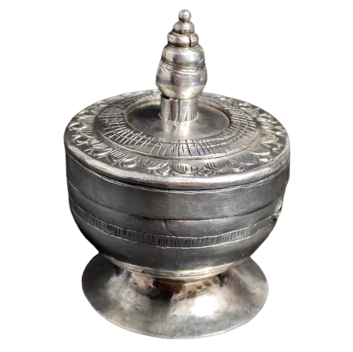 Caja de plata de nuez de betel, Camboya c.1900 45g