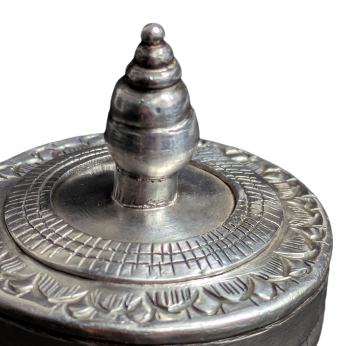 Caja de plata de nuez de betel, Camboya c.1900 45g