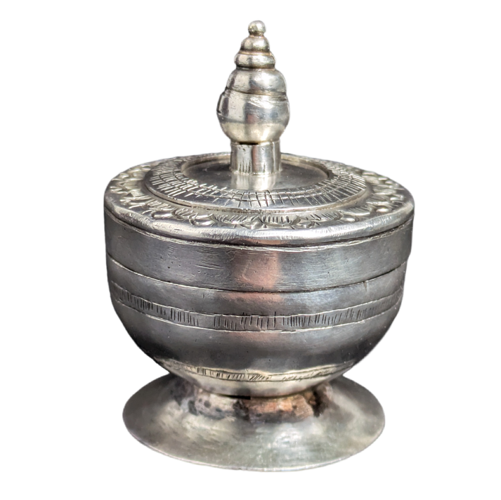 Caja de plata de nuez de betel, Camboya c.1900 45g
