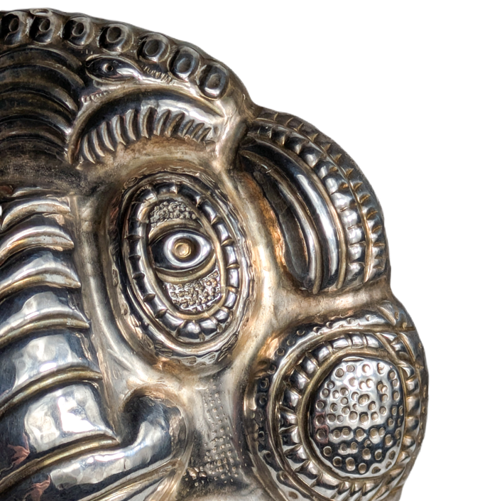 Máscara de plata repujada posiblemente virreinal Perú  s.XVIII - XIX