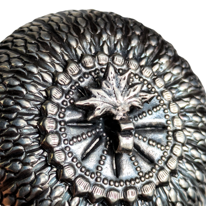 LOTE000611_03-1.png Caja para nuez de betel de plata de Camboya 23g