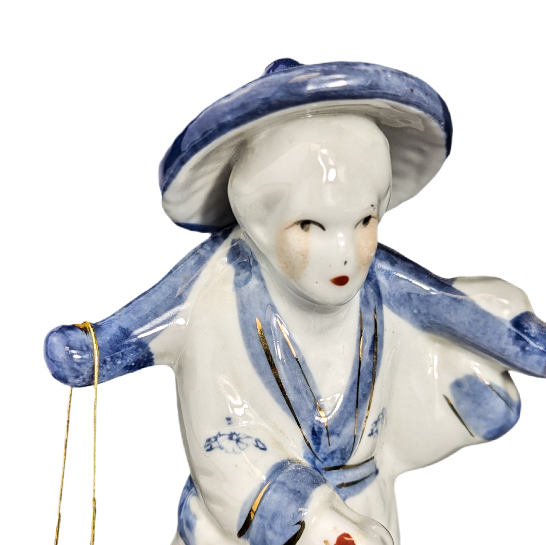Figuras Chinas de pescador y paisana en porcelana c.1970