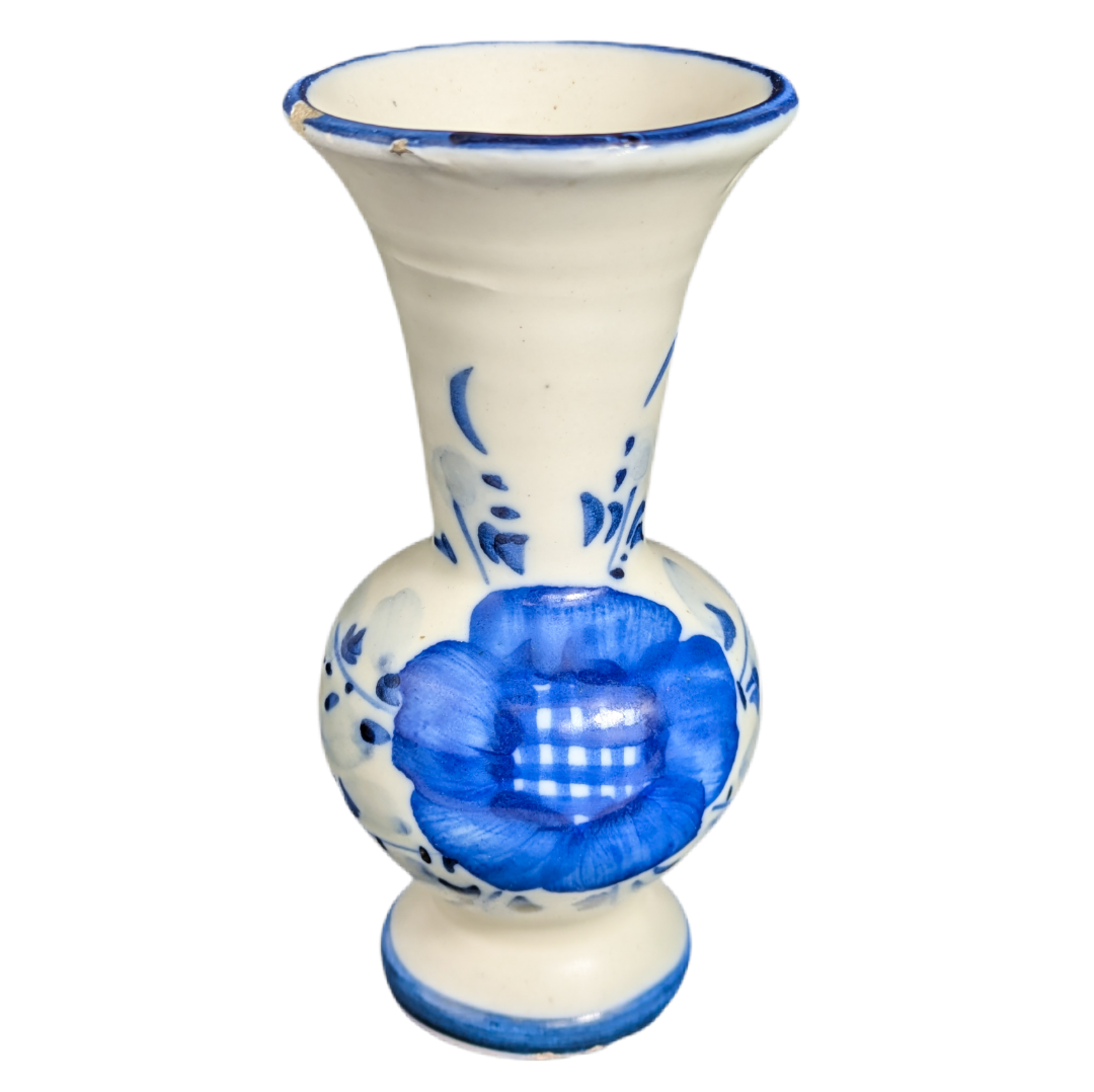 Pequeño jarrón en cerámica decorada con flores azules