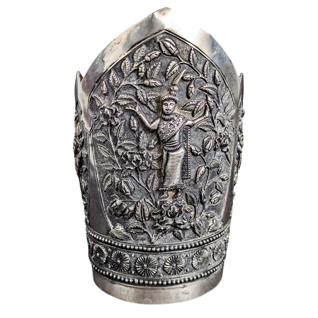 Brazalete de plata repujada Siam, Tailandia c.1940 118g