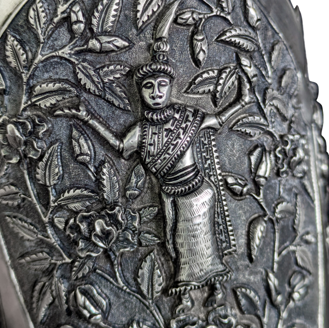 Brazalete de plata repujada Siam, Tailandia c.1940 118g