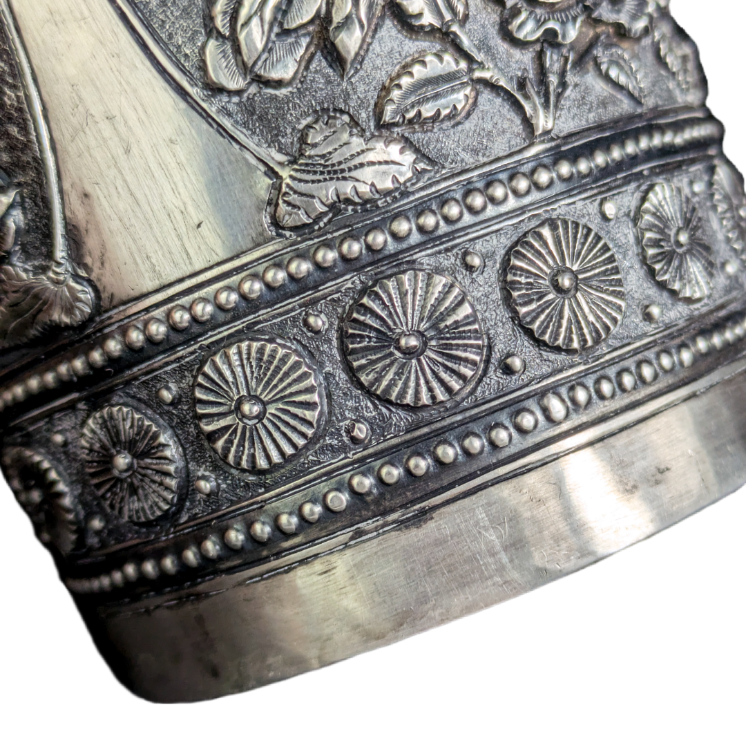 Brazalete de plata repujada Siam, Tailandia c.1940 118g