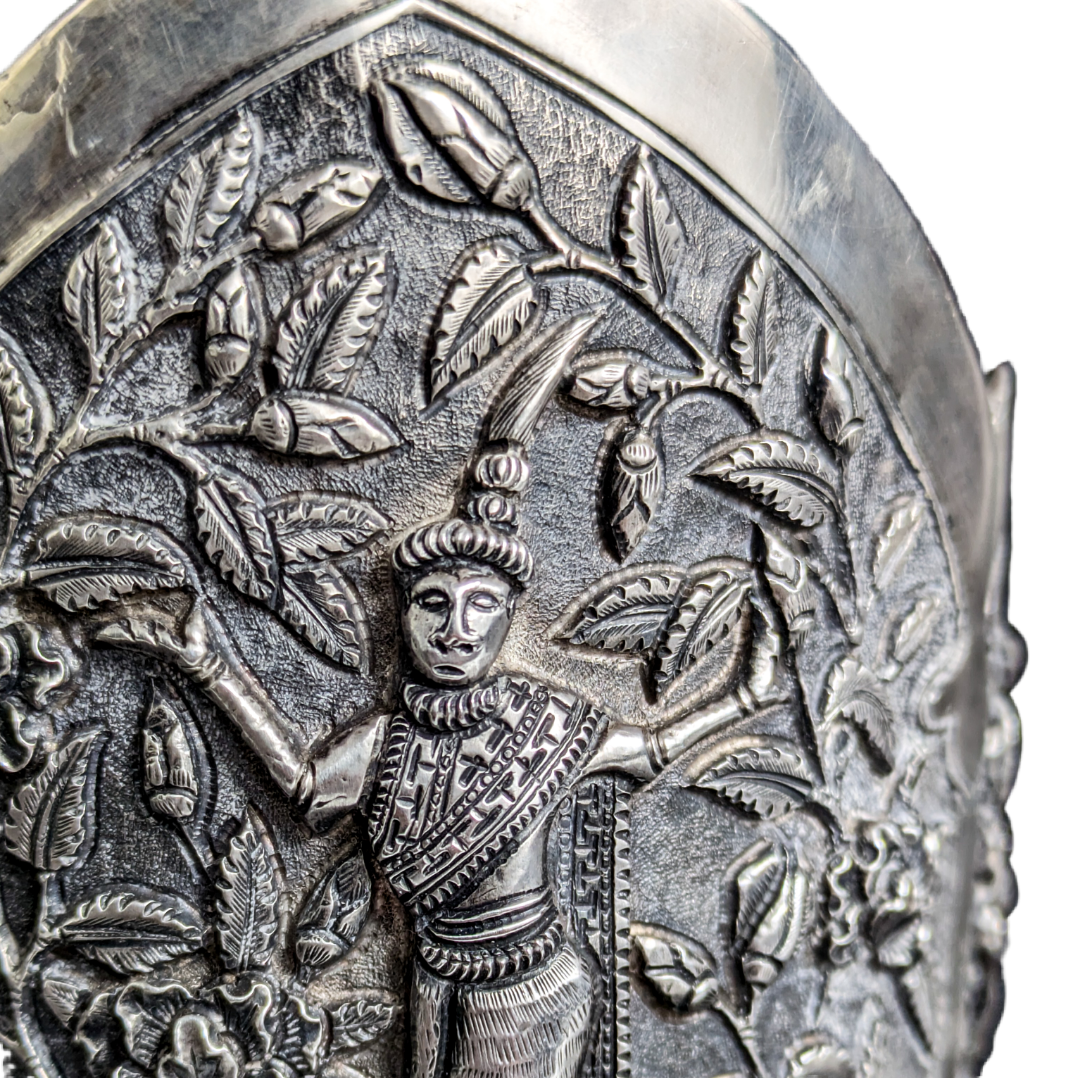 Brazalete de plata repujada Siam, Tailandia c.1940 118g