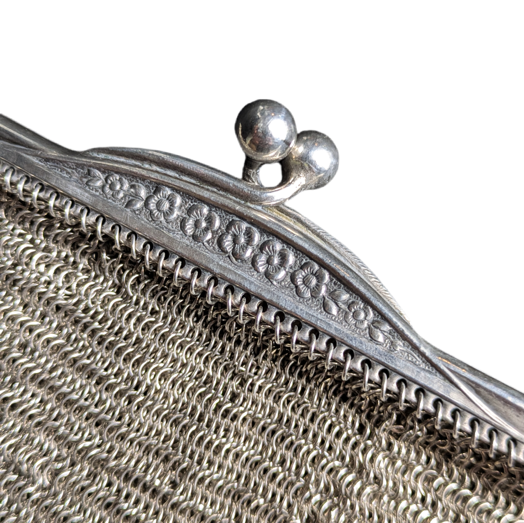 LOTE000651_03-1.png Bolso de malla de plata 800 197g pp s.XX