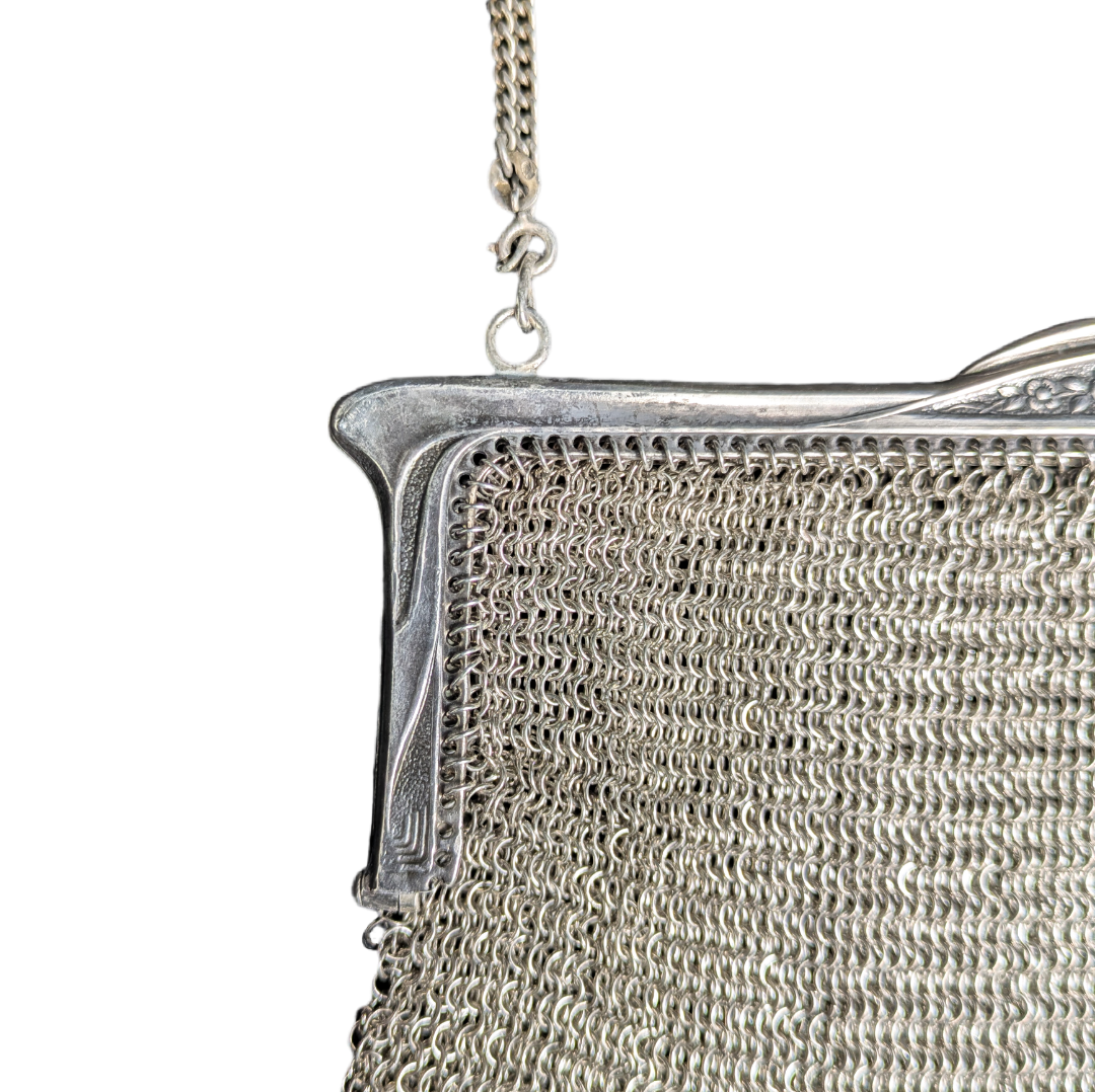 LOTE000651_06-1.png Bolso de malla de plata 800 197g pp s.XX