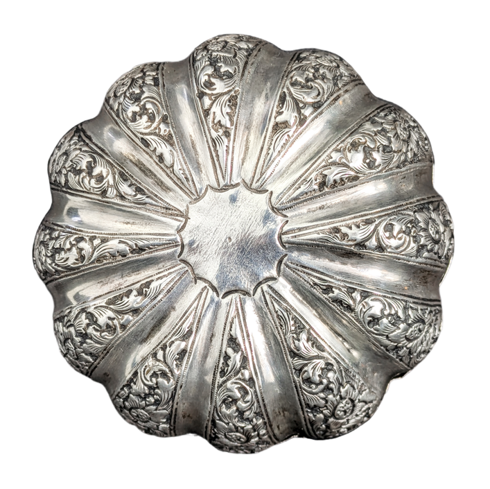 Caja de plata para nuez de betél, Camboya c.1900