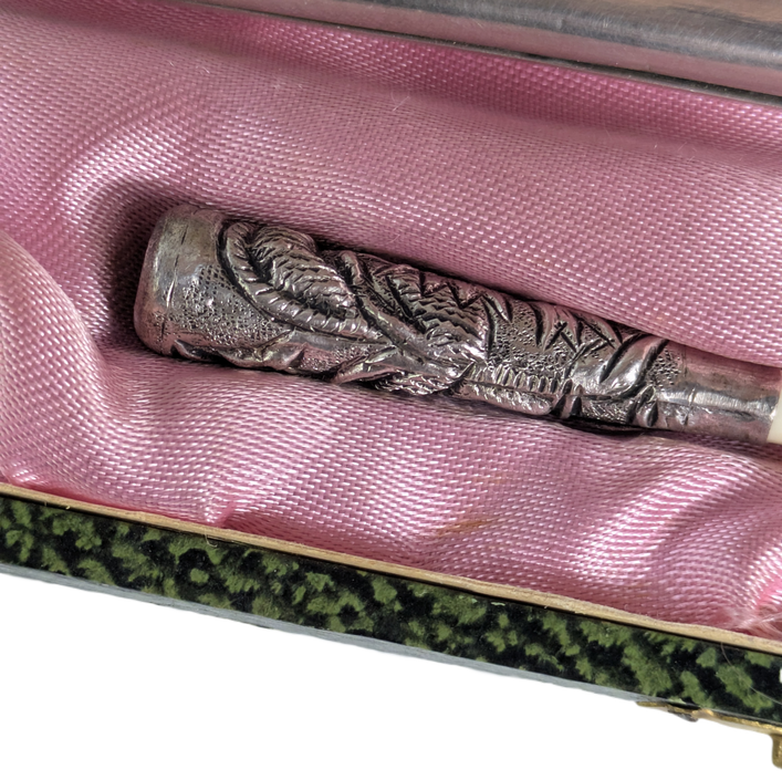 LOTE000734_04-1.png Set de tabaco Plata Vietnamita Guerra de Indochina (1945-1954) dragones
