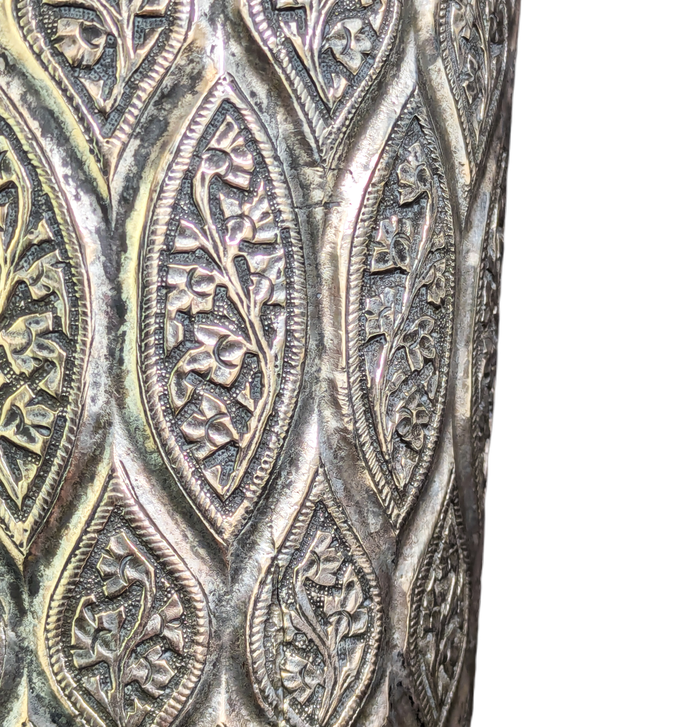 Vaso de arte islámico de cobre estañado