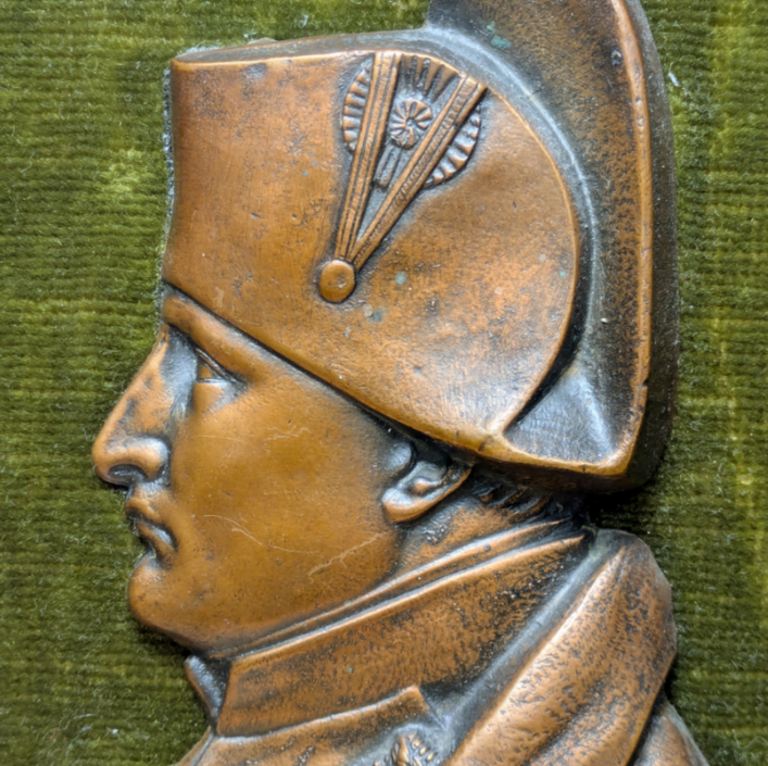 LOTE000786_05-1.png Perfil de Napoleón en Cobre prensado finales XIX, Francia