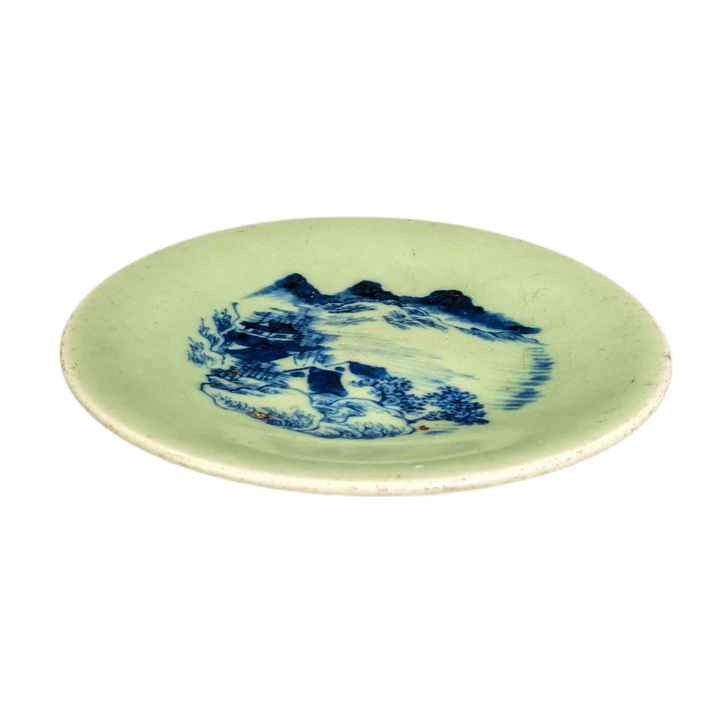 LOTE000792_03-1.png Platito Chino de porcelana Celadón periodo Daoguang (1820-1850)