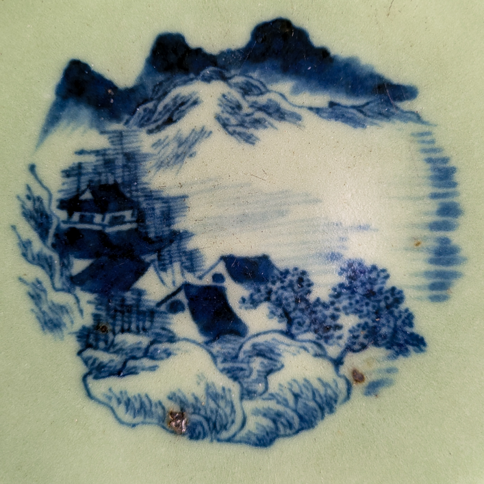 LOTE000792_04-1.png Platito Chino de porcelana Celadón periodo Daoguang (1820-1850)