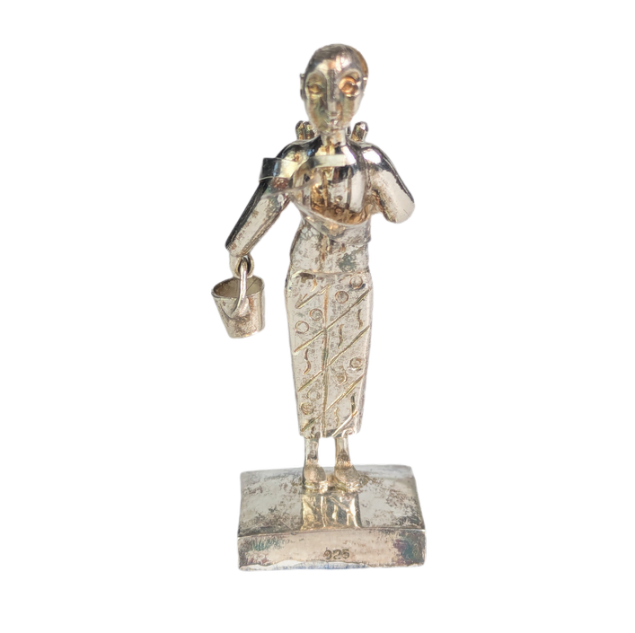 Figura de Camarera Transportando Vino en plata de exportación de Indonesia