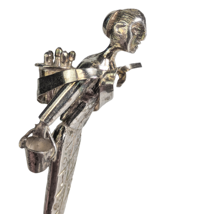 Figura de Camarera Transportando Vino en plata de exportación de Indonesia