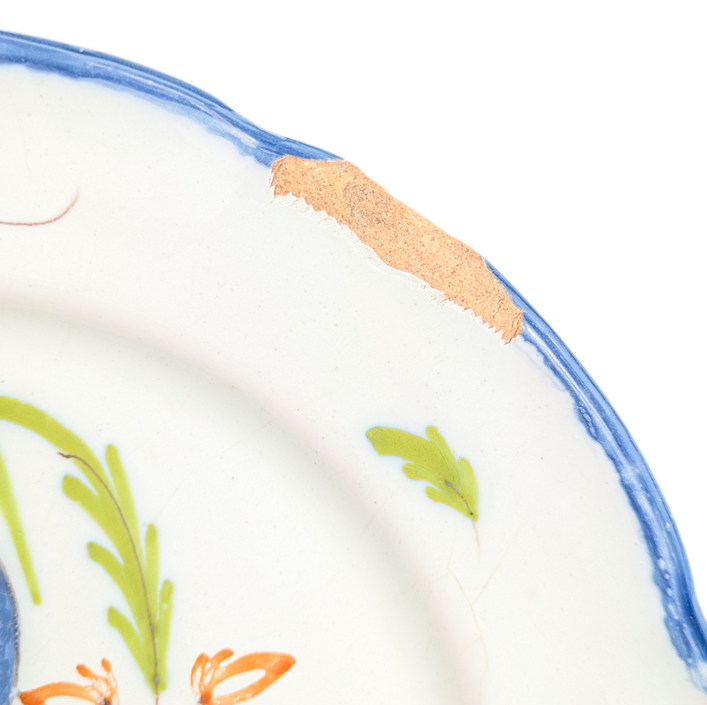 LOTE000812_02-1.png Plato de loza con diseño de pavo real, siglo XIX