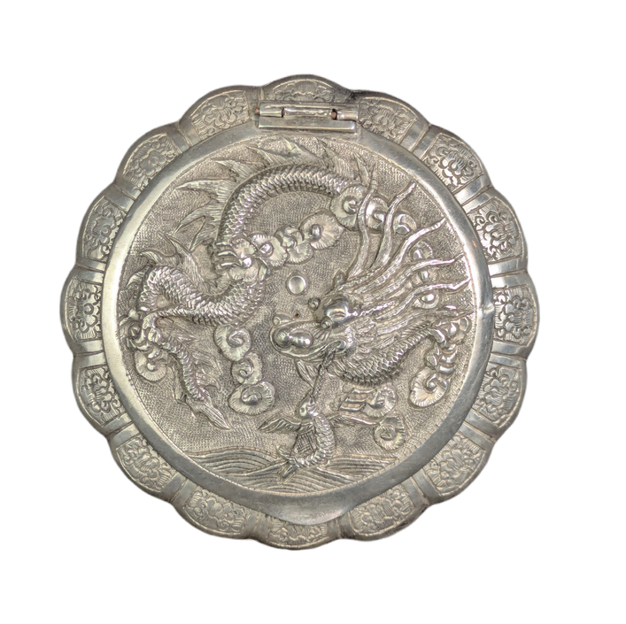 Polvorera para maquillaje de plata Vietnamita con Dragones c.1940
