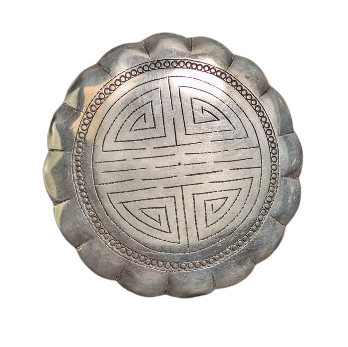 LOTE000823_03-1.png Polvorera para maquillaje de plata Vietnamita con Dragones c.1940
