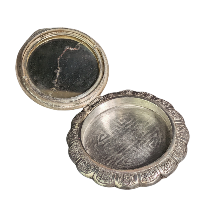 LOTE000823_07-1.png Polvorera para maquillaje de plata Vietnamita con Dragones c.1940