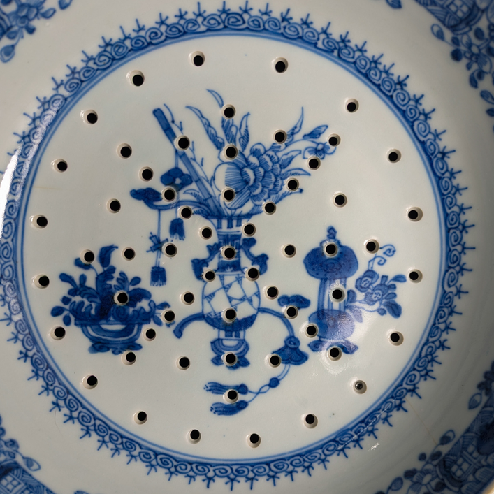 LOTE000828_07-1.png Cuenco Chino escurridor de frutas Periodo Qianlong (1736-1795)